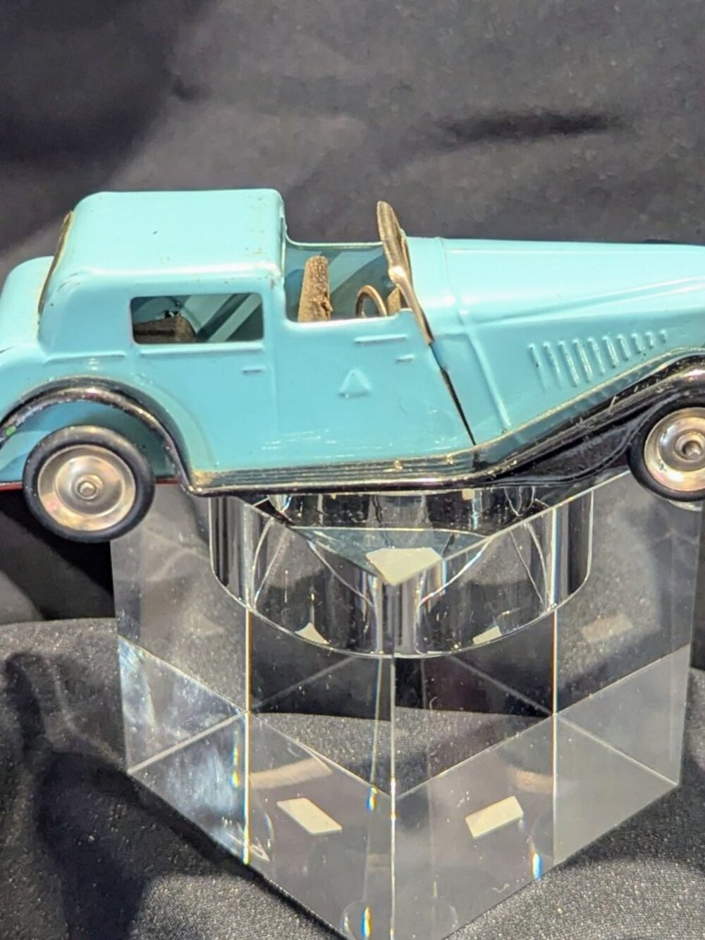 Jouet Modèle réduit vintage mécanique en tôle de la britannique Tri-Ang Minic.